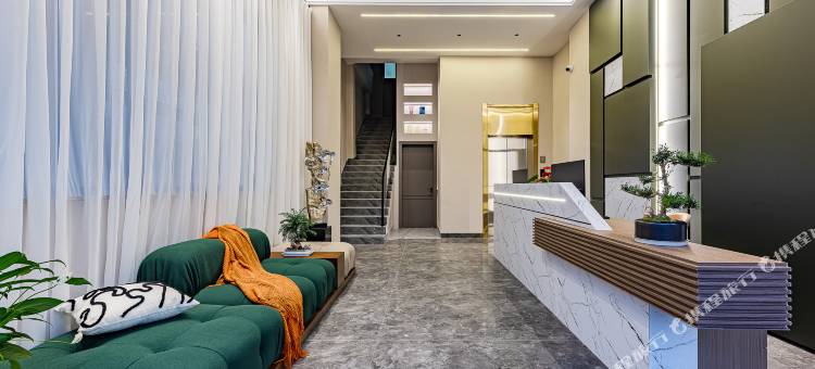 鹿羽-智能酒店(团山东盟国际二手车交易市场店)图片