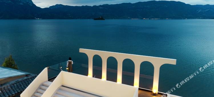泸沽湖喜雾屿湖景设计师酒店图片