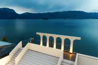 Lugu Lake siwuyu Lake View Designer Hotel - Bãi đậu xe
