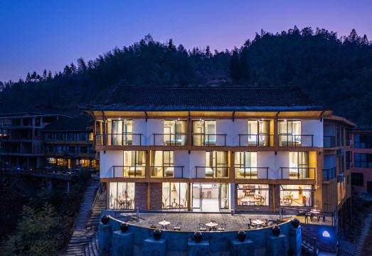 Yunyaqinqi Guesthouse Hotel Overview