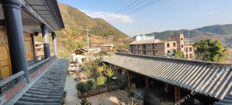 鸡足山民家庭院民宿图片