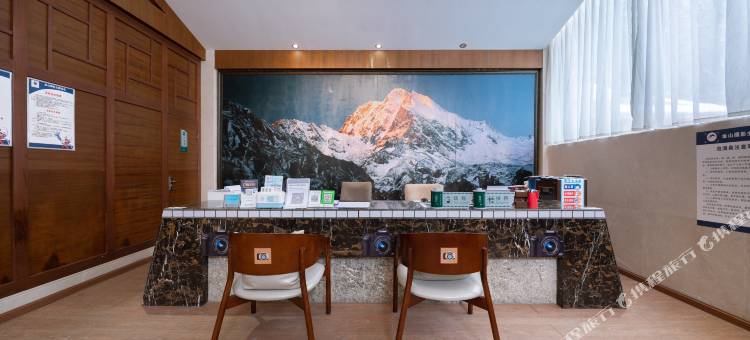 海螺沟金山摄影主题饭店(三号营地店)图片