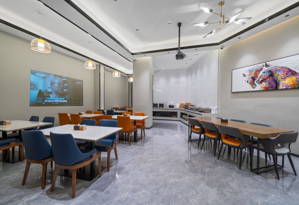 7 Days Inn  Hotel Overview