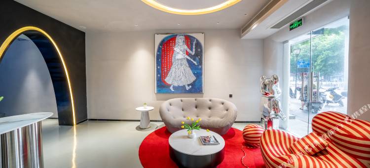 蔚蓝那云酒店(柳州银泰城马鞍山公园店)图片