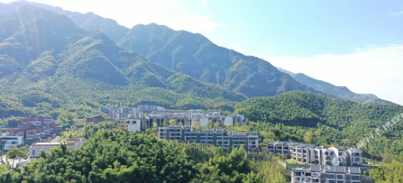 安吉·吾云家日出度假美宿(云上草原度假村店)图片