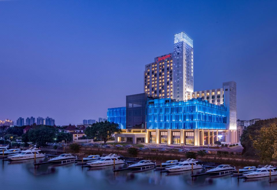 广州洛溪希尔顿欢朋酒店外景图