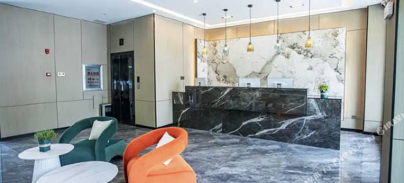 馨悦假日酒店(陆良图腾商业中心春光路店)图片