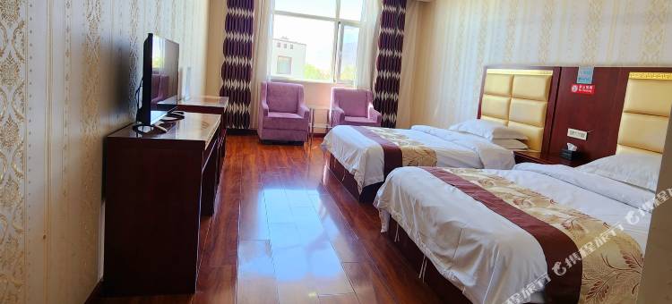 大柴旦华庭商务宾馆(翡翠步行街店)图片