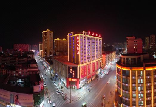 积石山云山大酒店外景图