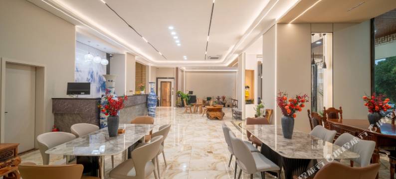 黄果树岩朵山近瀑民宿图片