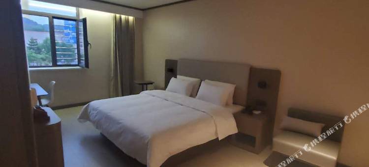 汉庭酒店(抚顺清原火车站白云街店)图片