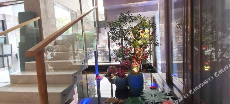 璞邸・曼居・Porcelain文创设计师酒店(陶阳里人民广场店)图片
