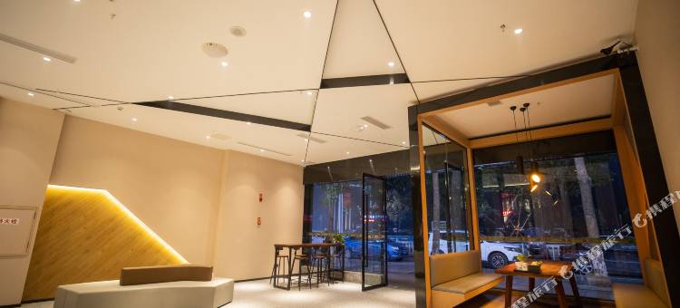 IU酒店(重庆南川名润万达广场店)图片