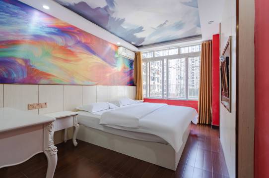 哈啰轻酒店(重庆四公里轻轨站学府大道店)