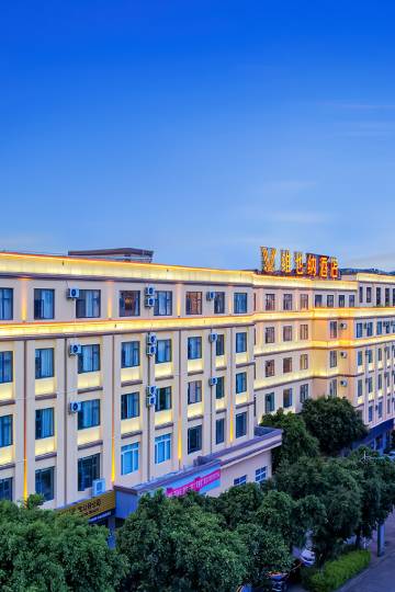 文山市右江民族医学院附属文山壮族苗族自治州医院附近酒店