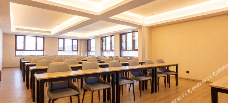 诗卉电影电竞酒店(唐山丰润区大麦广场店)图片