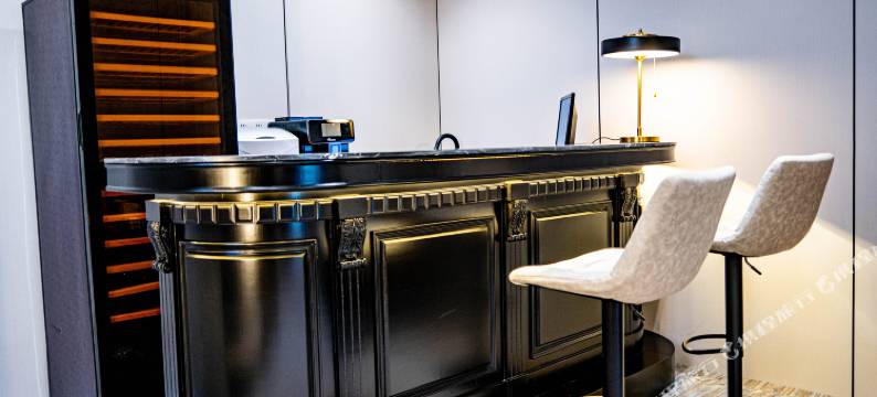 青岛黑鲸hotel(万达CBD南京路店)图片