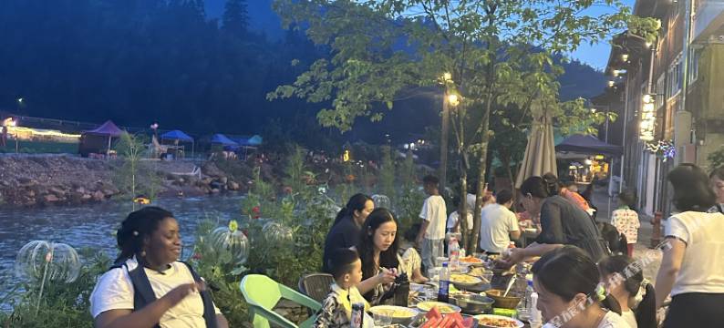 小丹江苗寨江畔全景民宿图片