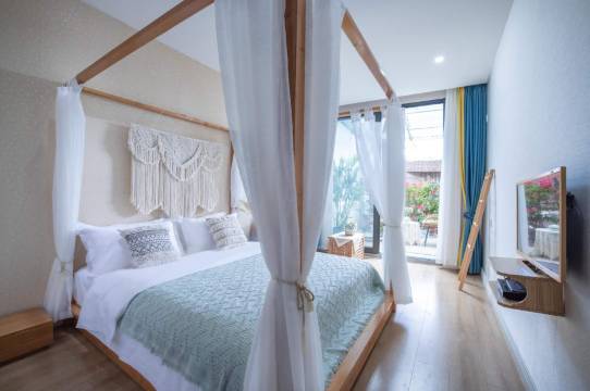 青城山红叶客栈