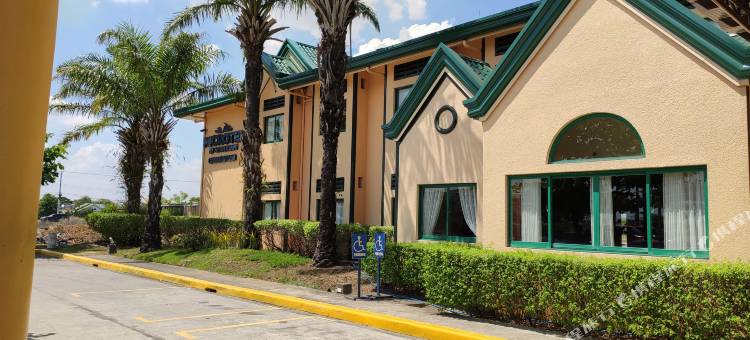 甲万那端麦客达温德姆酒店(Microtel by Wyndham Cabanatuan)图片