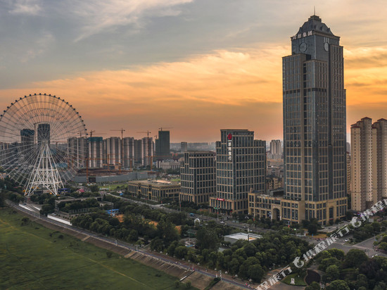 南昌嘉莱特沁庐国际酒店(万象城摩天轮店)