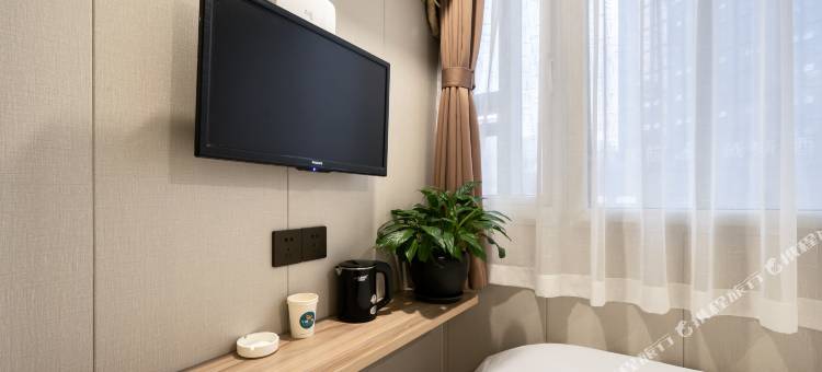 重庆•易佰｜WARMWIPEWHLBATHMERGEMNIMALMOD酒店(观音桥地铁站店)图片