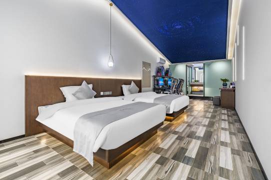 昆明云瀚电竞民宿(北京路霖雨桥店)