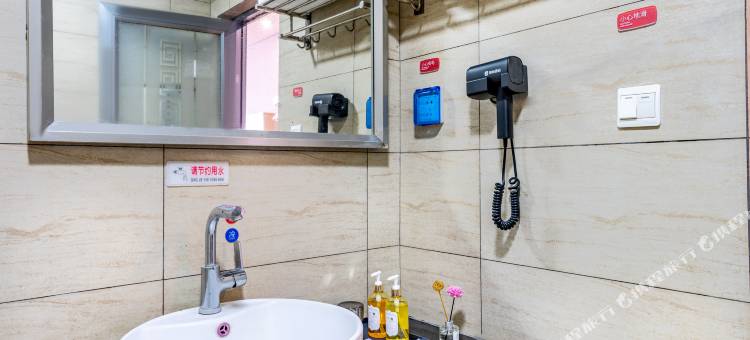 骏怡连锁酒店(英山英皇店)图片