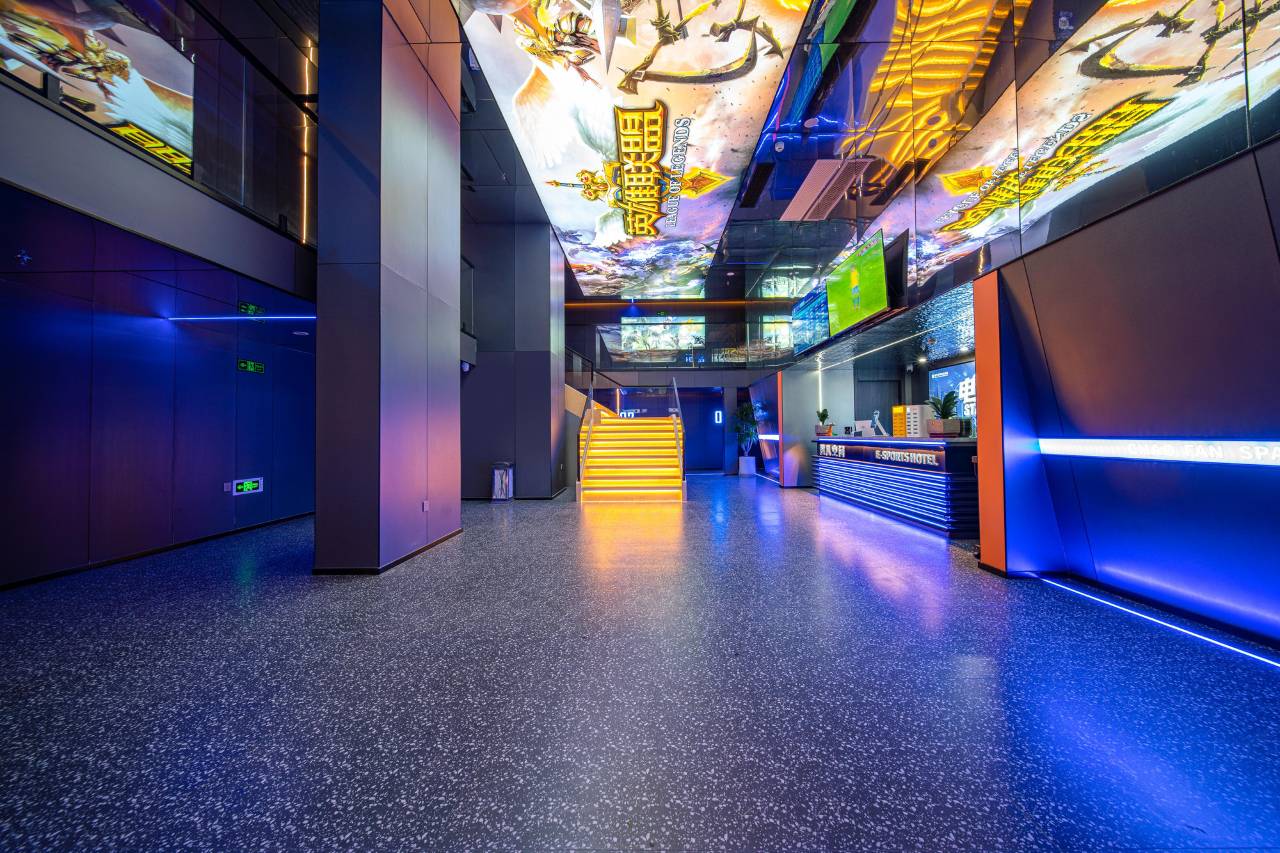 超凡空间电竞酒店(观山湖世纪城恒大中央广场店)