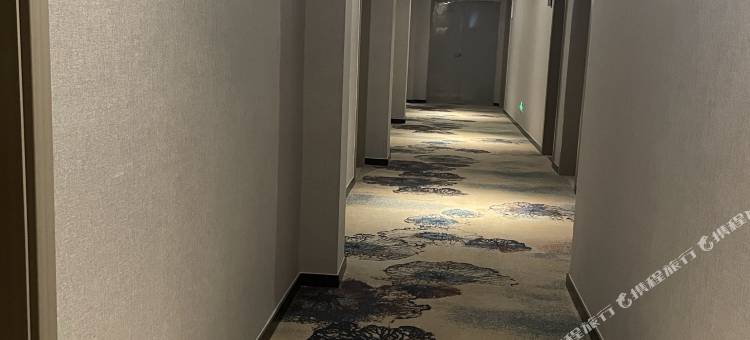 云峰精选酒店图片