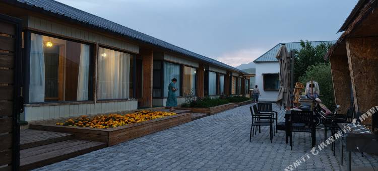 尼勒克黑蜂牧场民宿(蜜蜂小镇店)图片