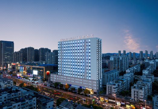 南京百家湖胜太路地铁站轻居酒店外景图