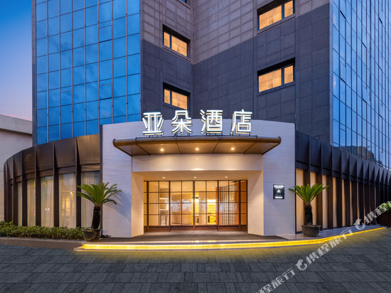 上海静安大融城亚朵酒店