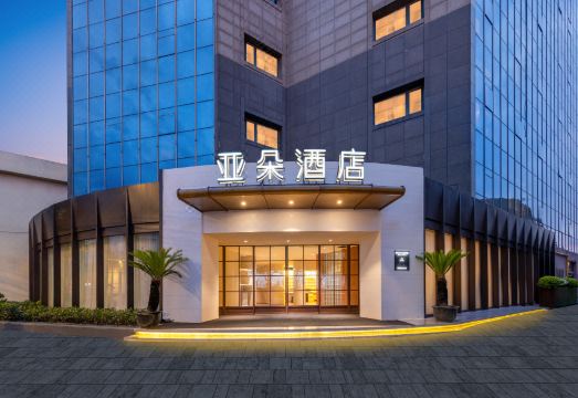 上海静安大融城亚朵酒店外景图