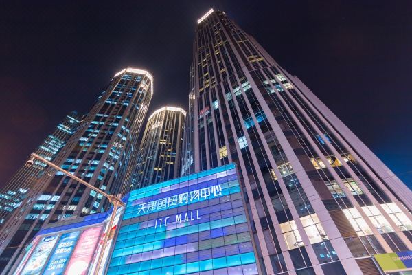 店)地处繁华的商业中心"小白楼商圈",位于南京路天津国贸购物中心公寓