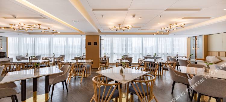昆明政务中心春融街亚朵酒店图片