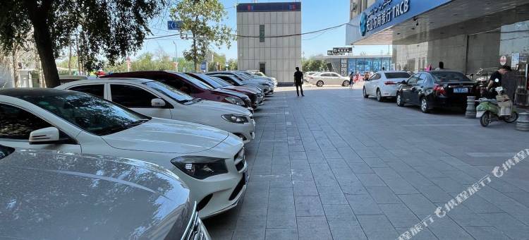 派酒店(乌鲁木齐植物园地铁站店)图片