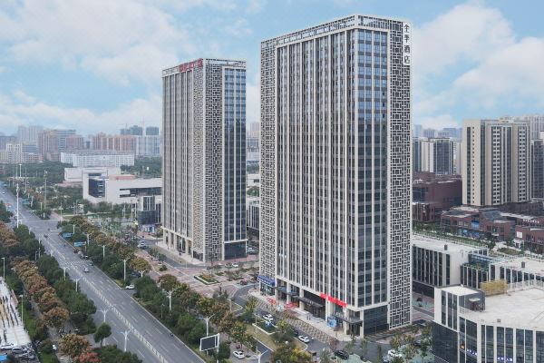 位于安徽省阜阳市临泉县城南街道办事处幸福路与光明路交叉口晶宫广场