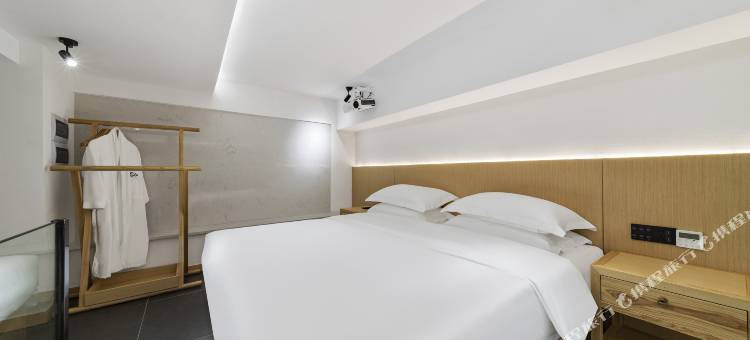 十二城·寒江楼·观景临江庭院温泉loft设计云宿(芙蓉镇大瀑布店)图片
