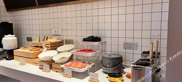 柏曼酒店(武汉黄鹤楼复兴路地铁站店)图片