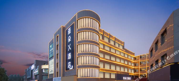 库车步行街龟兹文化广场亚朵X酒店图片