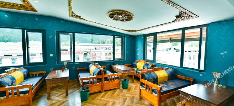 鲁朗缘聚雪山庄园图片