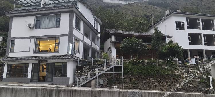虎跳峡峡山意境民宿图片