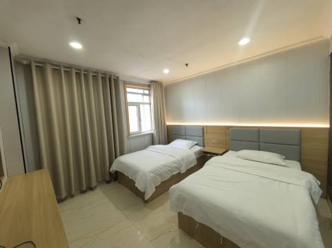 云居宾馆(西宁火车站店)