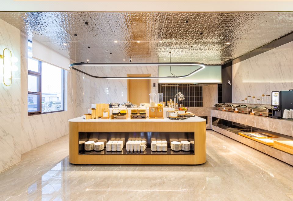 HanTing Hotel (Luoyang Luoning) Hotel Overview