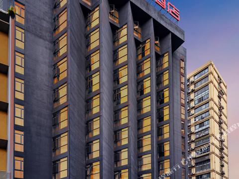 宜锦美怡酒店(宜昌滨江公园CBD购物中心店)