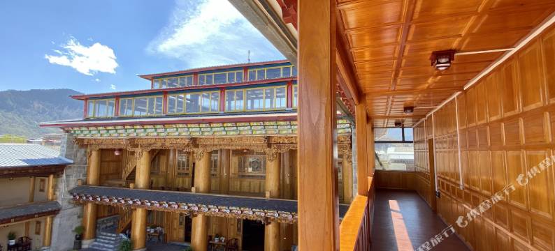 香格里拉嘎日宗艺庄园图片