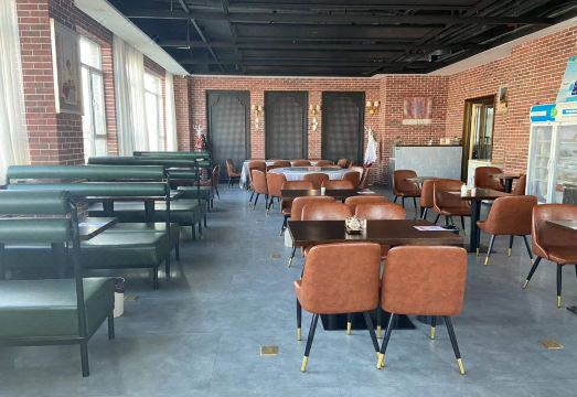 Zhuoyue Hotel (Tacheng Zhuoyue Parkson Shopping Park) Hotel Overview