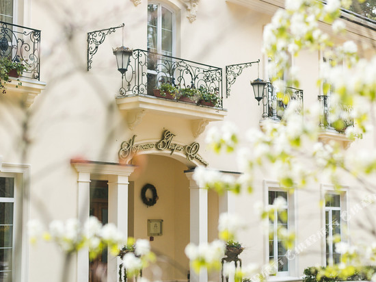 克隆嫩公园酒店