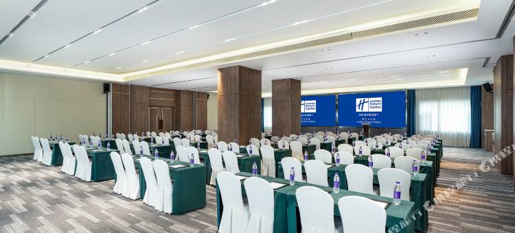 西宁高铁站智选假日酒店图片